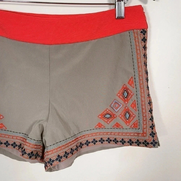 THML | EMBROIDERED  SHORT - Picture 3 of 8